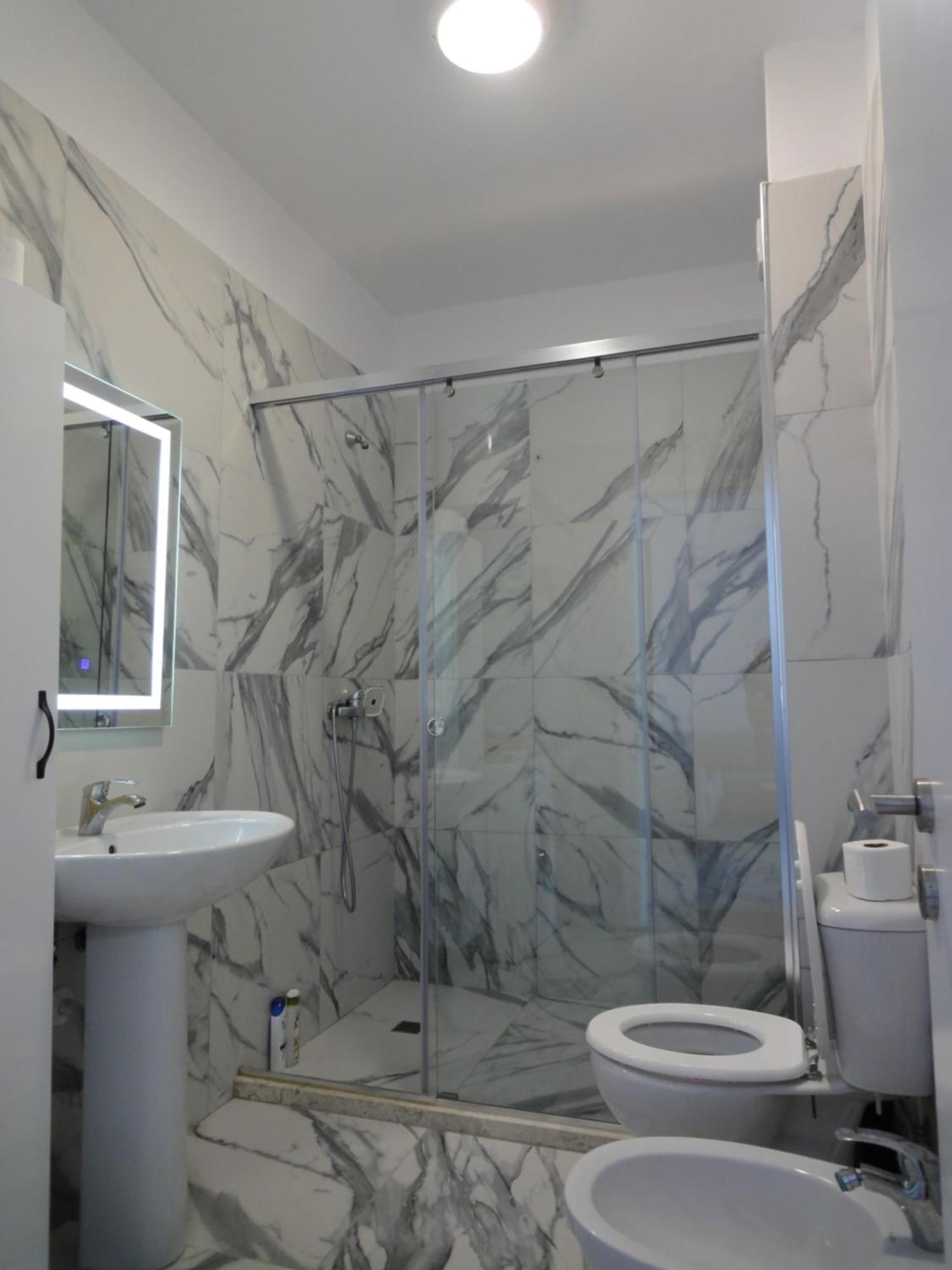 Appartement Niki Shen Gjin