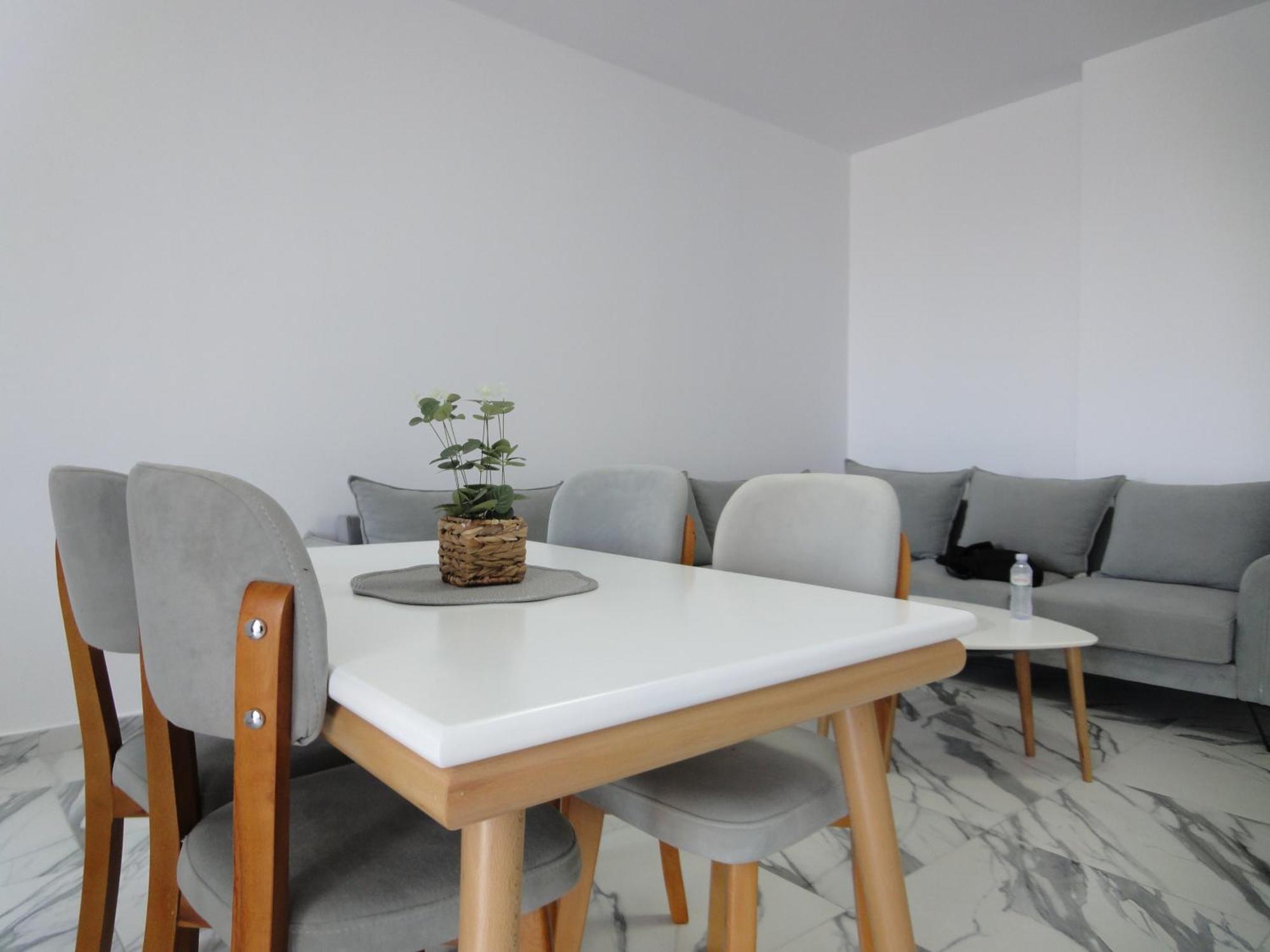 Niki Shen Gjin Appartement